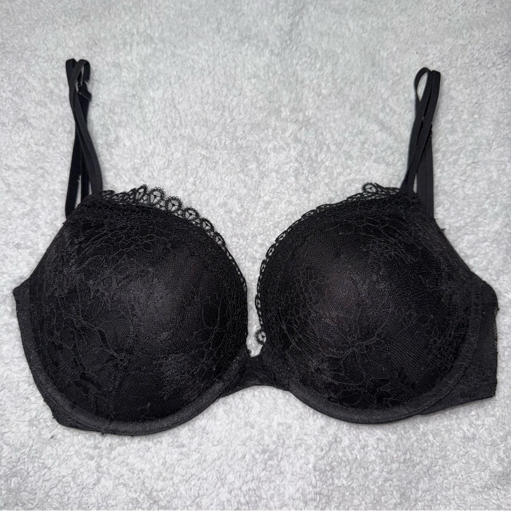 Victoria’s Secret lace push up bra size 32DDD - NWOT